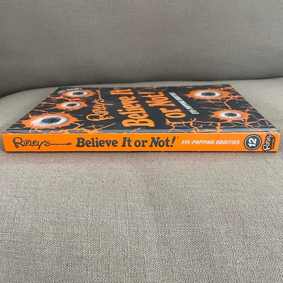 Ripley's Believe It or Not! Eye-Popping Oddities Book - Picture 7 of 9